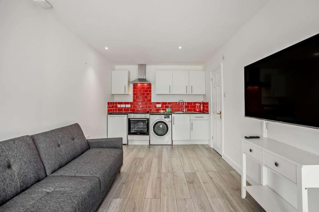 Beautiful 4-5 Bedroom Village House With Rural Views Salford  Dış mekan fotoğraf