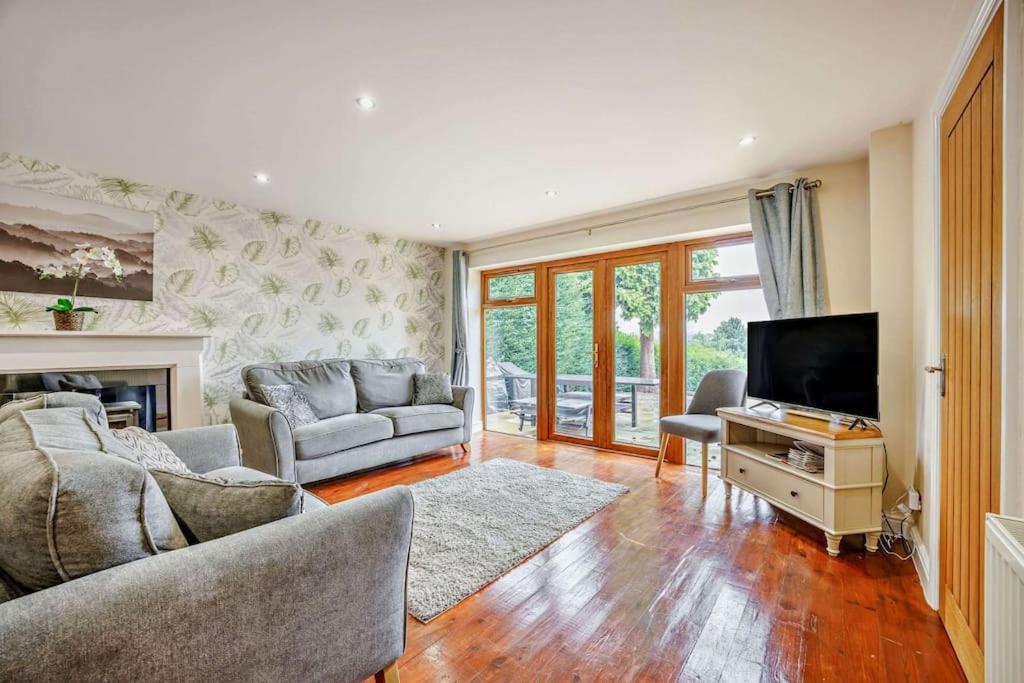 Beautiful 4-5 Bedroom Village House With Rural Views Salford  Dış mekan fotoğraf
