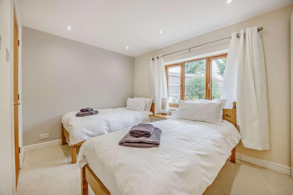 Beautiful 4-5 Bedroom Village House With Rural Views Salford  Dış mekan fotoğraf