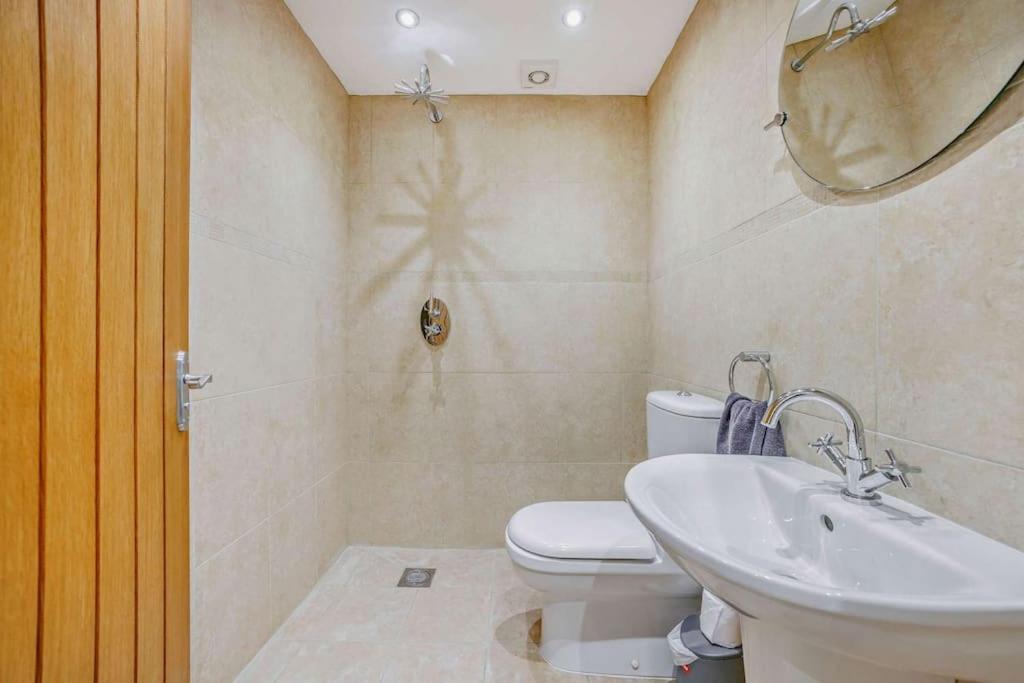 Beautiful 4-5 Bedroom Village House With Rural Views Salford  Dış mekan fotoğraf